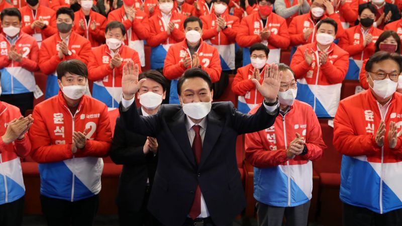 Yoon Suk Yeol hat sich gegen den Kandidaten der Mitte-Links-Regierungspartei durchgesetzt.