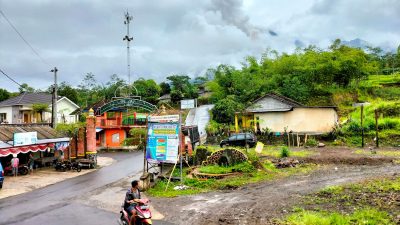 Hunderte Anwohner fliehen wegen Ausbruch des indonesischen Vulkans Merapi
