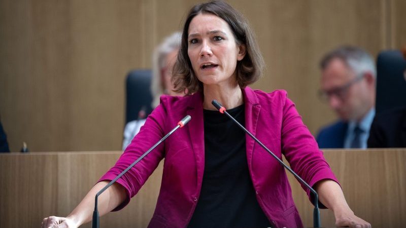 Anne Spiegel im September 2021 als Ministerin für Klimaschutz, Umwelt, Energie und Mobilität und stellvertretende Ministerpräsidentin im Landtag von Rheinland-Pfalz.