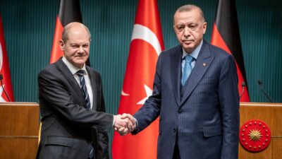 Bundeskanzler Olaf Scholz ist für Gespräche mit dem türkischen Präsidenten Recep Tayyip Erdogan nach Ankara gereist.