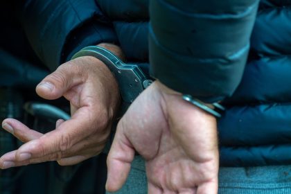 Zwei Männer wegen Drogenhandels in Millionenumfang in Berlin verhaftet