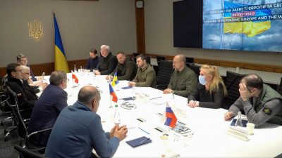 „Ihr seid nicht allein“: EU-Regierungschefs besuchen Kiew