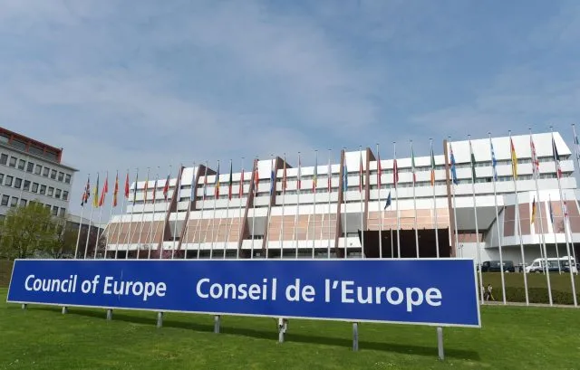 Der Europarat wacht über die Einhaltung der Menschenrechte in seinen Mitgliedstaaten.