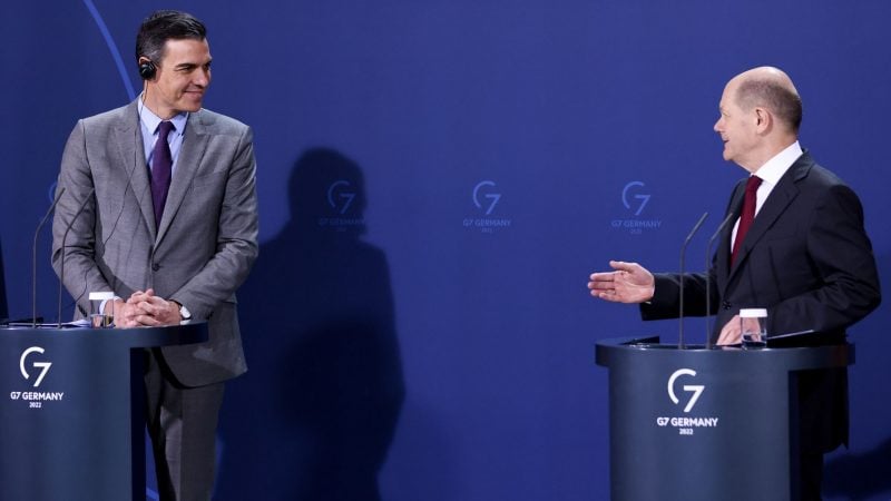 Bundeskanzler Olaf Scholz und der spanische Ministerpräsident Pedro Sanchez geben gemeinsam ein Pressestatement im Kanzleramt ab.