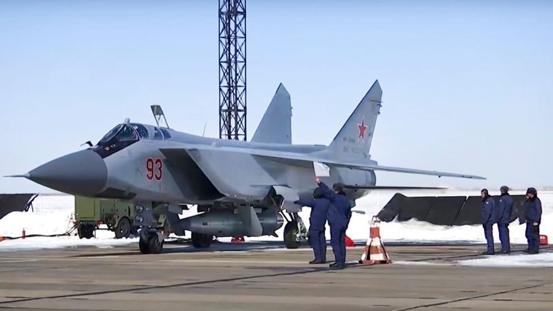 Ein russischer Kampfjet vom Typ MiG-31 bestückt mit der «Kinschal».