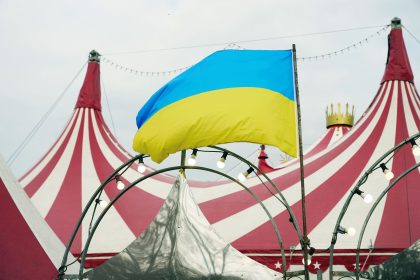 Russische und ukrainische Artisten gemeinsam im Zirkus