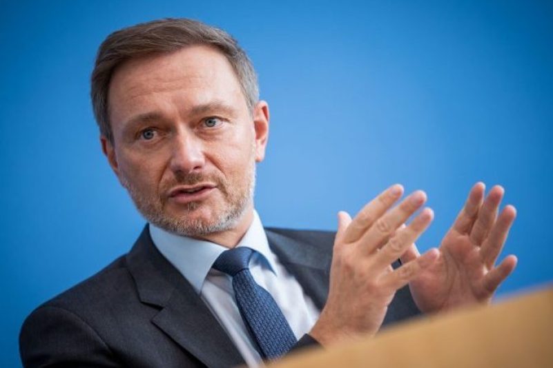 Christian Lindner (FDP), Bundesminister der Finanzen, während einer Pressekonferenz in Berlin.