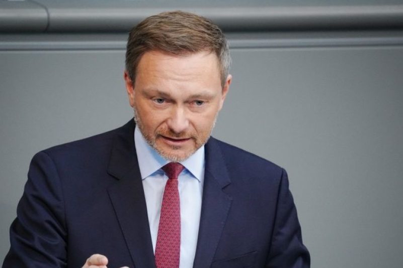Christian Lindner (FDP), Bundesminister der Finanzen, bringt das Haushaltsgesetz 2022 mit dem Finanzplan des Bundes für 2021-2025 in den Bundestag ein.