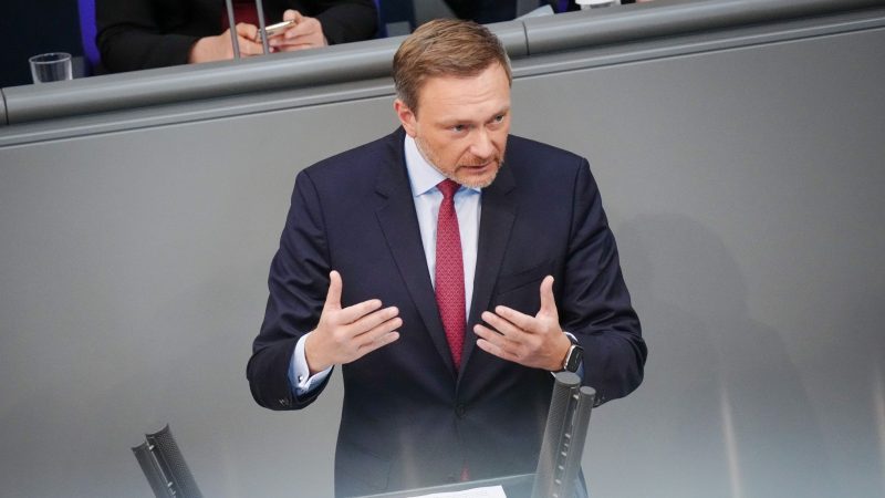 Hatte einen Tankzuschuss ins Gespräch gebracht: Finanzminister Christian Lindner (FDP).