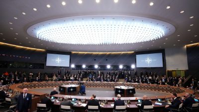 Nato warnt Moskau – Selenskyj bittet um „uneingeschränkte“ Militärhilfe