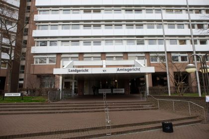 Köln: 15-Jährigen aus Rache erstochen – vier Männer vor Gericht