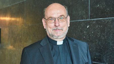 Nach Missbrauchsgutachten: Kirchenrichter Wolf gibt seine Ämter ab