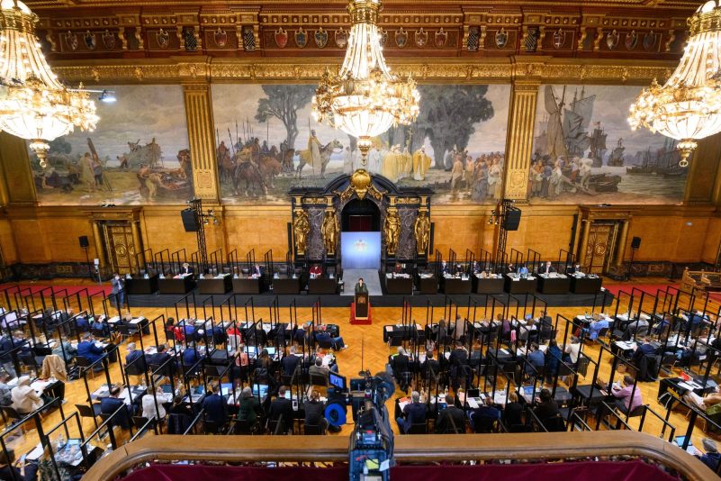 Blick in den Großen Festsaal im Rathaus während einer Sitzung der Hamburgischen Bürgerschaft.