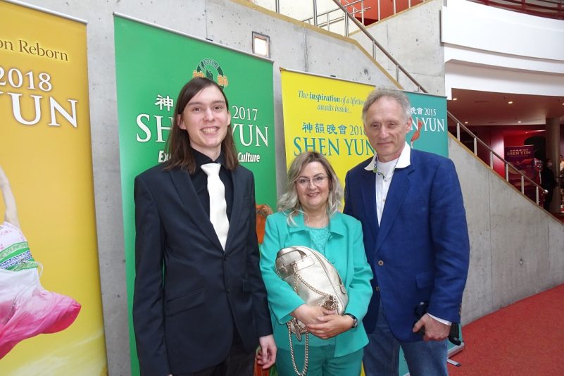 „Das Schicksal hat mich hergeführt“ – Familie von Shen Yun inspiriert