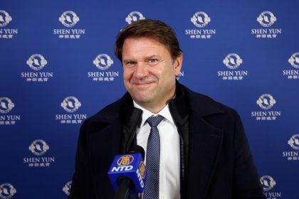 Referatsleiter über Shen Yun: „Mitgefühl, Frieden und Toleranz“