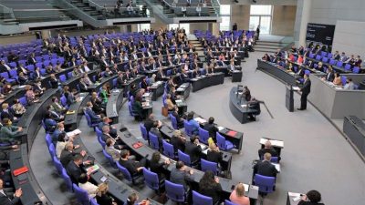 Bundestag stimmt für Lieferung schwerer Waffen an die Ukraine