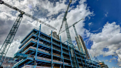 „Die Situation ist absurd“: Doppelte Baukrise – Jobs in Gefahr