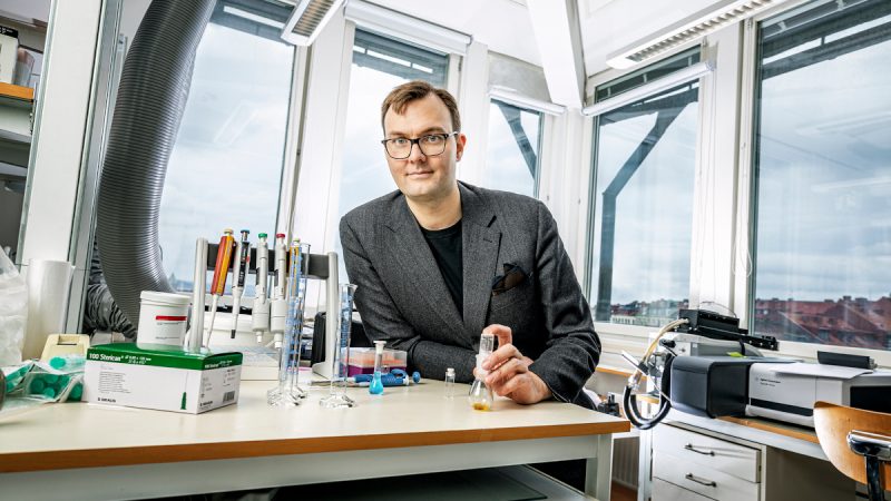 Prof. Kasper Moth-Poulsen, Entwickler des molekularen Solarenergie-Speichers, im Labor in Schweden.