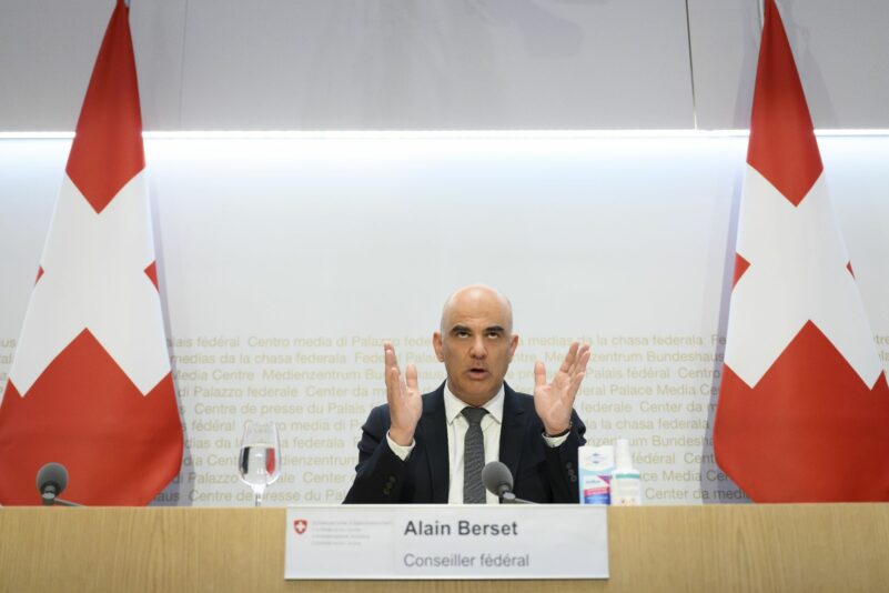 Der Schweizer Gesundheitsminister Alain Berset spricht über die neusten Entscheide des Bundesrates zur Corona-Pandemie.