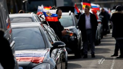 „Unerträglich“, „Makaber“: Kritik an prorussischem Autokorso