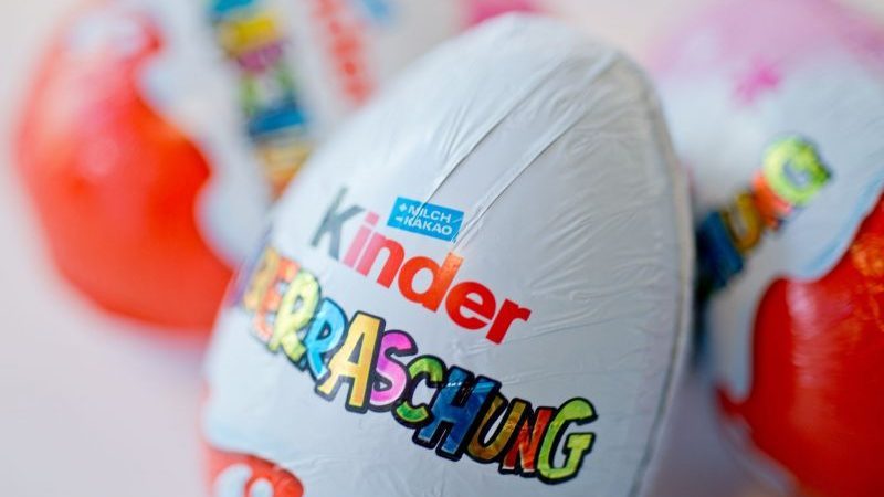 Knapp zwei Wochen vor Ostern ruft Ferrero in Deutschland einige Chargen verschiedener Kinder-Produkte zurück - darunter kinder Überraschung 3er Pack mit dem Mindesthaltbarkeitsdatum zwischen April bis Juni 2022.