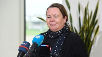 Umstrittene Mallorca-Reise: NRW-Ministerin tritt zurück