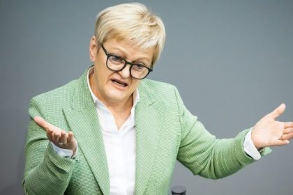 „Glaubwürdigkeit beschädigt“: Facebook muss Falschzitate von Künast löschen