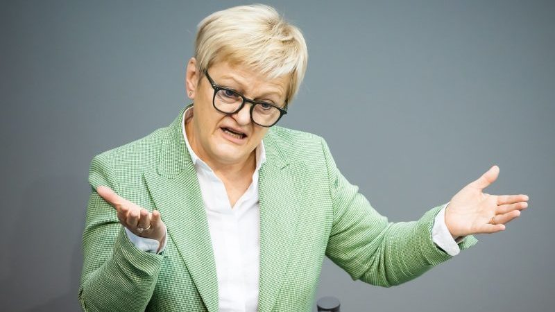 Die Bundestagsabgeordnete Renate Künast (Bündnis 90/Die Grünen) setzt sich im Streit um ein ehrverletzendes Meme vor Gericht gegen den Facebook-Konzern Meta durch.