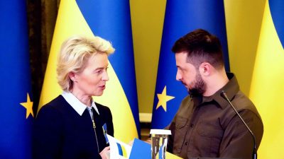 Ursula von der Leyen trifft Wolodymyr Selenskyj in Kiew: «Ich bin heute mit dir hier in Kiew, um ein deutliches Zeichen zu setzen, dass die Europäische Union an eurer Seite steht», sagte die EU-Kommissionspräsidentin.