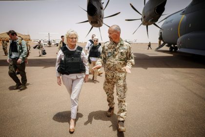 Ehrenhafter Abschied: Großer Zapfenstreich für Ex-Verteidigungsministerin Lambrecht