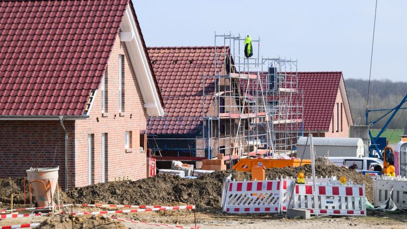 Die steigenden Bauzinsen verteuern den Immobilienkauf zusätzlich.