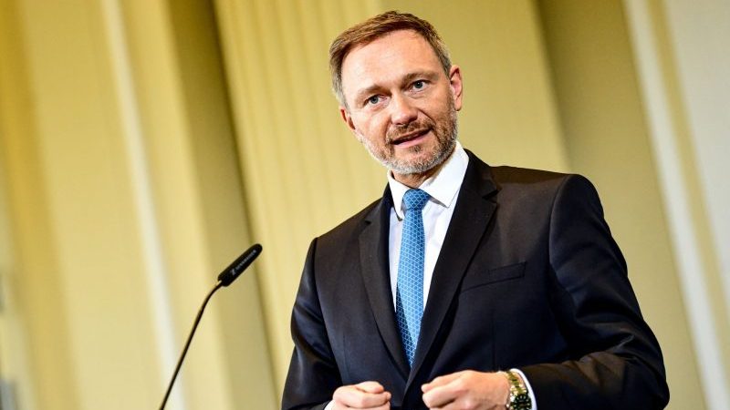FDP-Finanzminister Christian Lindner erteilt der Forderung, den Solidaritätszuschlag wieder voll einzuführen, eine Absage.