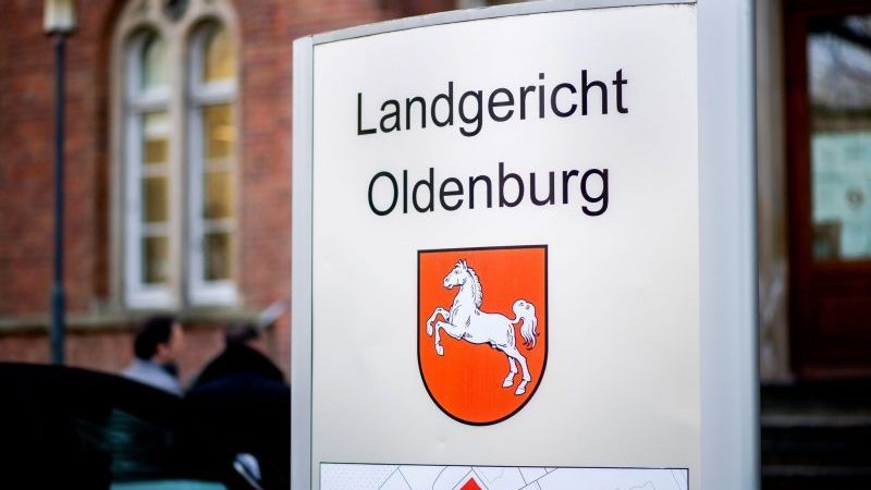 Wegen der Mordserie eines ehemaligen Krankenpflegers müssen sich Mitarbeiter der Kliniken Oldenburg und Delmenhorst vor Gericht verantworten.