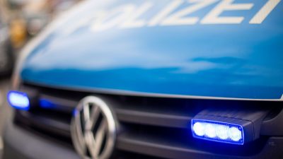 Auto fährt in Menschengruppe – fünf Verletzte in Leverkusen