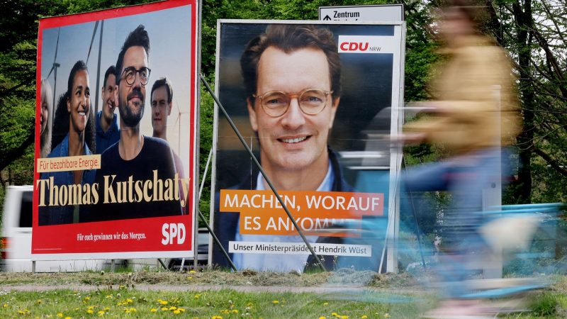 In Nordrhein-Westfalen findet am 15. Mai 2022 die Landtagswahl statt. SPD und CDU liefern sich bislang ein Kopf-an-Kopf-Rennen.