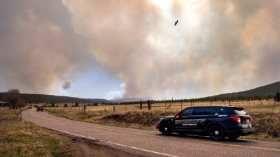 Schwere Waldbrände zerstören zahlreiche Häuser in den USA