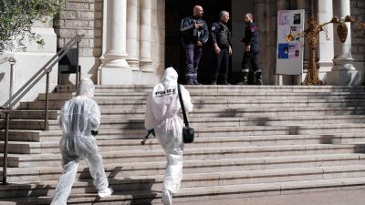 Priester bei Messerattacke in Kirche schwer verletzt – Wollte Täter Macron töten?