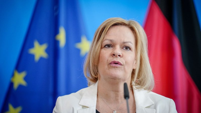 Innenministerin Nancy Faeser sieht in Deutschland keinen Platz für Judenfeindlichkeit.