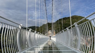 Vietnam öffnet wohl längste Glasbrücke der Welt