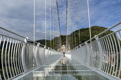 Vietnam öffnet wohl längste Glasbrücke der Welt