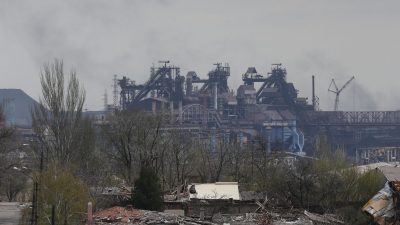 Erste Evakuierungsaktion von Zivilisten aus Stahlwerk in Mariupol