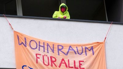 Polizei räumt besetztes Hostel in Berlin-Mitte
