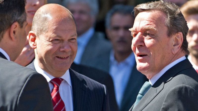 Scholz hält EU-Sanktionen gegen Schröder „nicht für erforderlich“