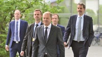 Nach Eklat bei Scholz-Rede: FDP-Verteidigungspolitiker kündigt Rücktritt an