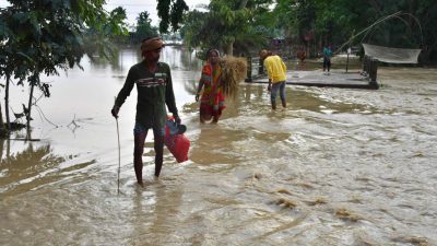 Überschwemmungen in Bangladesch und Indien: Mindestens 57 Tote