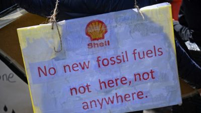Klimaschützer sorgen für Unterbrechung der Shell-Hauptversammlung