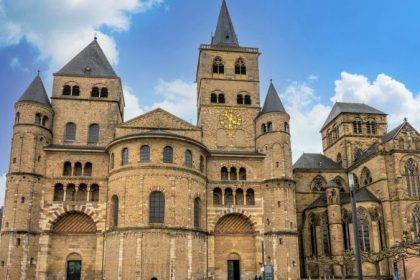 Priester wegen sexuellem Kindesmissbrauch aus Klerikerstand entlassen