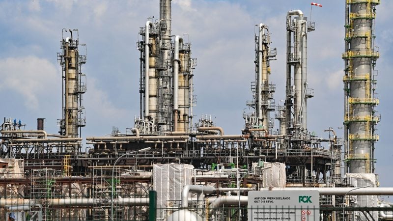 Anlagen auf dem Industriegelände der PCK-Raffinerie GmbH. In der Erdölraffinerie PCK in Schwedt kommt Rohöl aus Russland über die Pipeline «Freundschaft» an.
