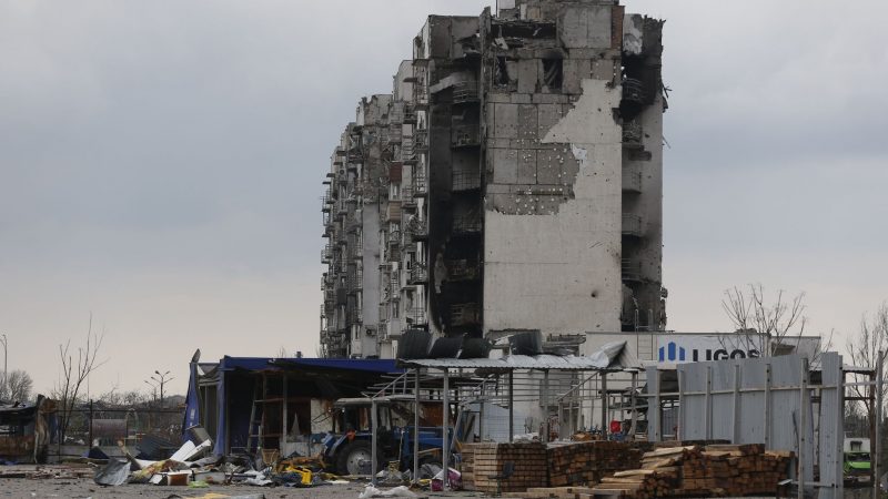 Nach russischen Angriffen: Ein beschädigtes Gebäude in Mariupol.