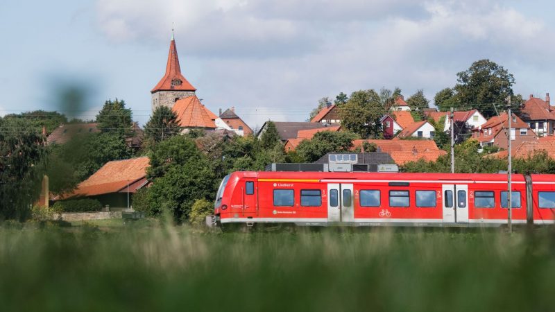 Für 9 Euro je Monat kann man im Juni, Juli und August unbegrenzt Bahnfahren im Nah- und Regionalverkehr - sofern die politischen Beschlüsse rechtzeitig fallen.